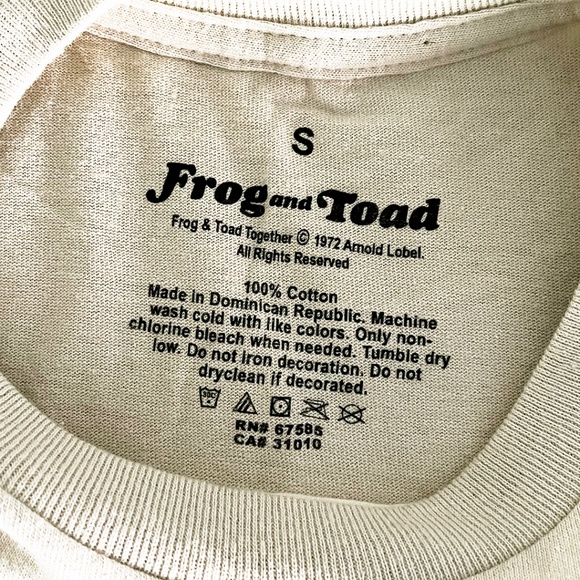 NWOT Frog and Toad Reading a Book Under a Mushroom T-Shirt Small - Picture 4 of 7